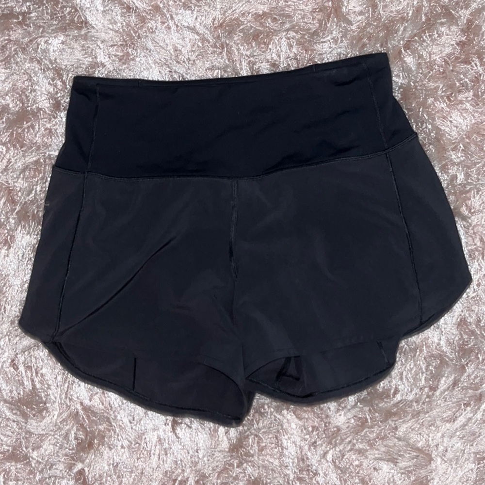 black lululemon shorts